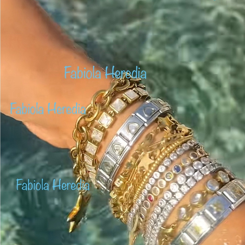 Gold Chunky Star Bracelet ✨🩵